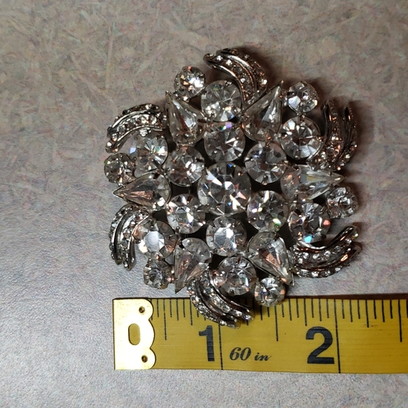 Beautiful crystal brooch - Picture 3 of 5